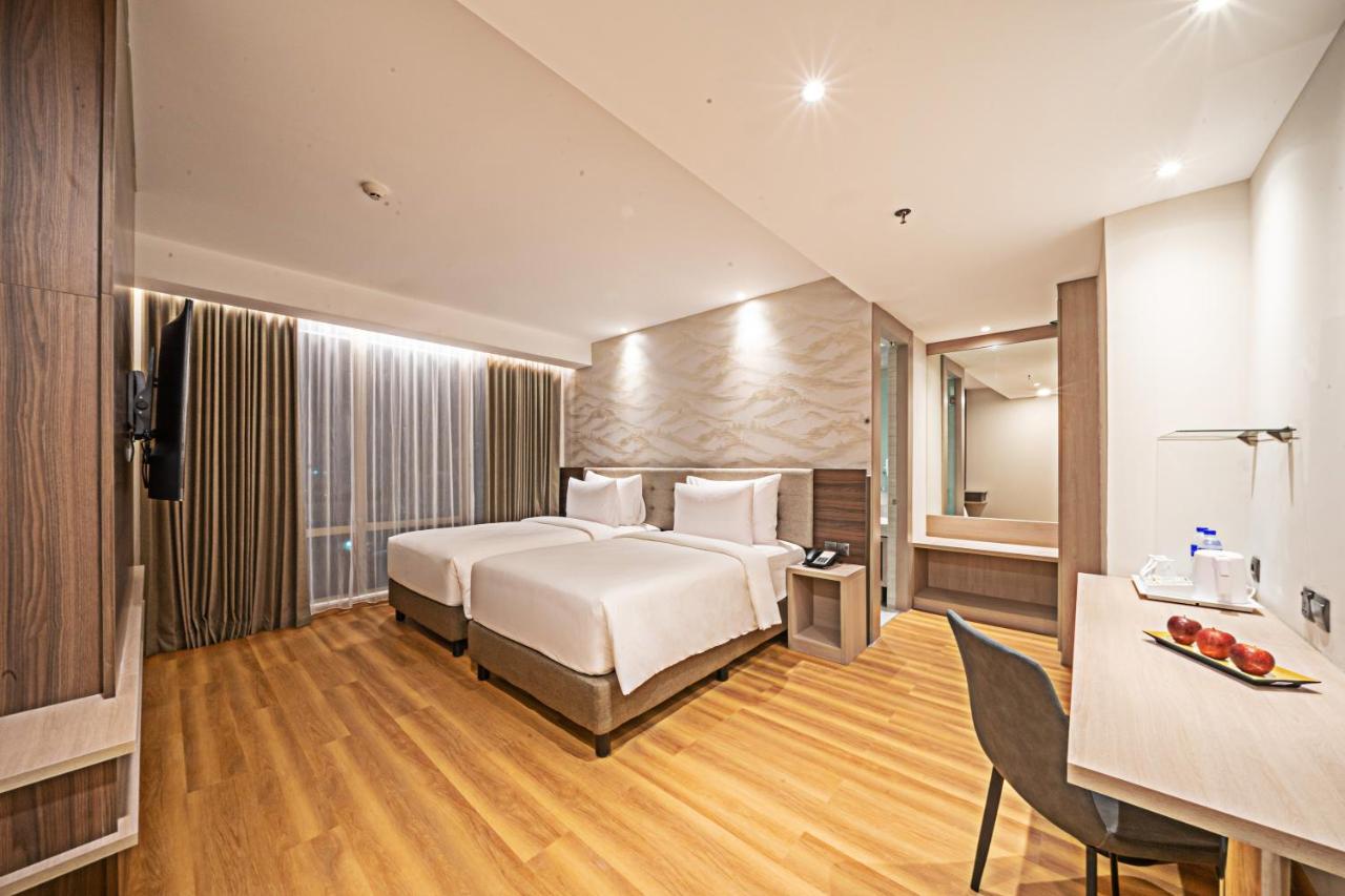 Platinum Hotel Tunjungan Surabaya Esterno foto