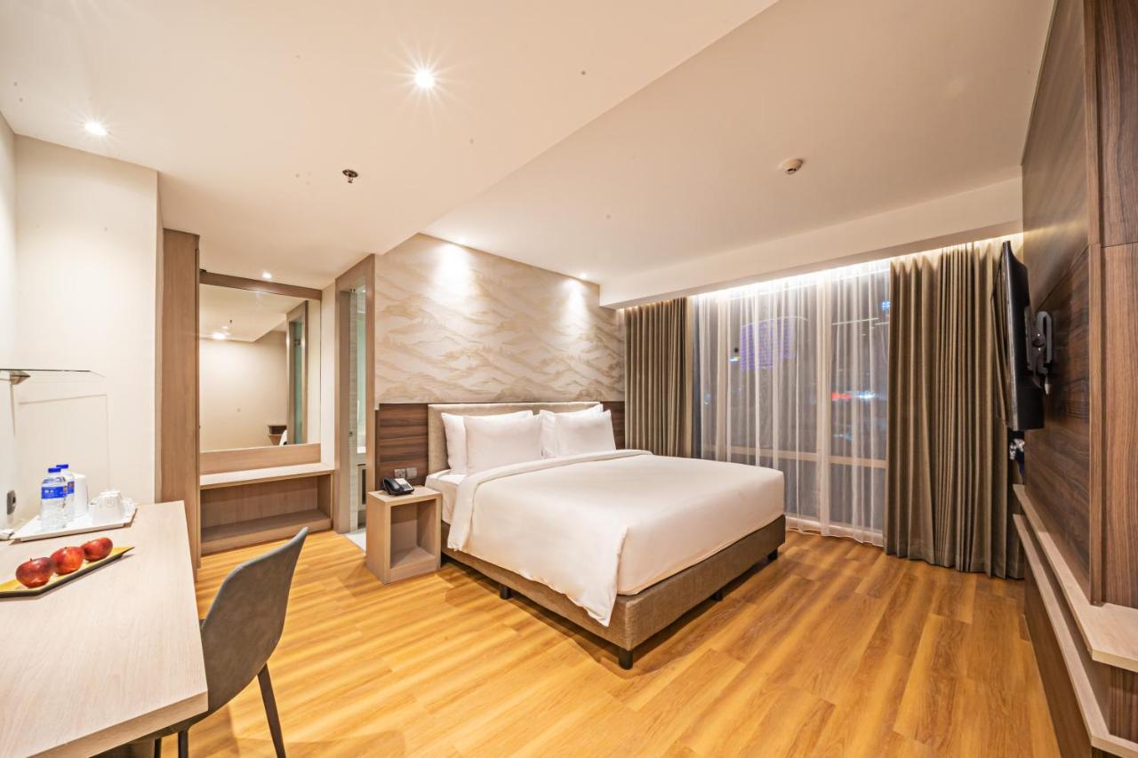 Platinum Hotel Tunjungan Surabaya Esterno foto