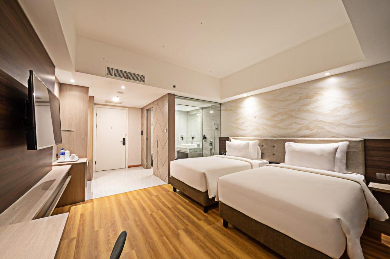 Platinum Hotel Tunjungan Surabaya Esterno foto