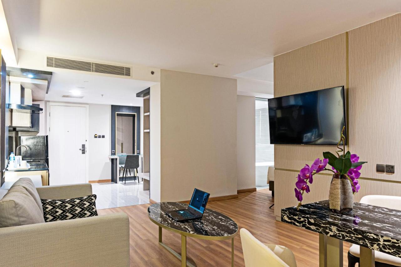Platinum Hotel Tunjungan Surabaya Esterno foto