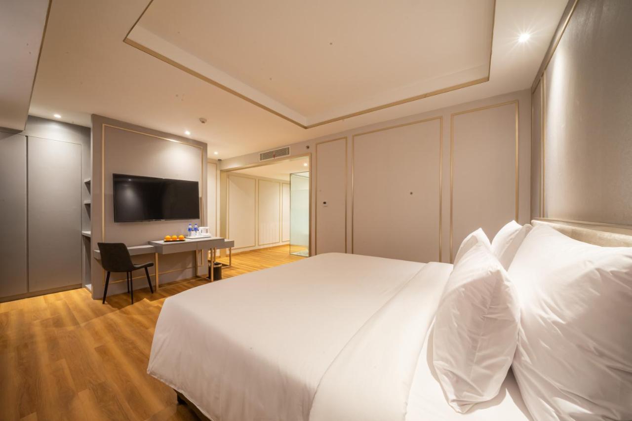 Platinum Hotel Tunjungan Surabaya Esterno foto