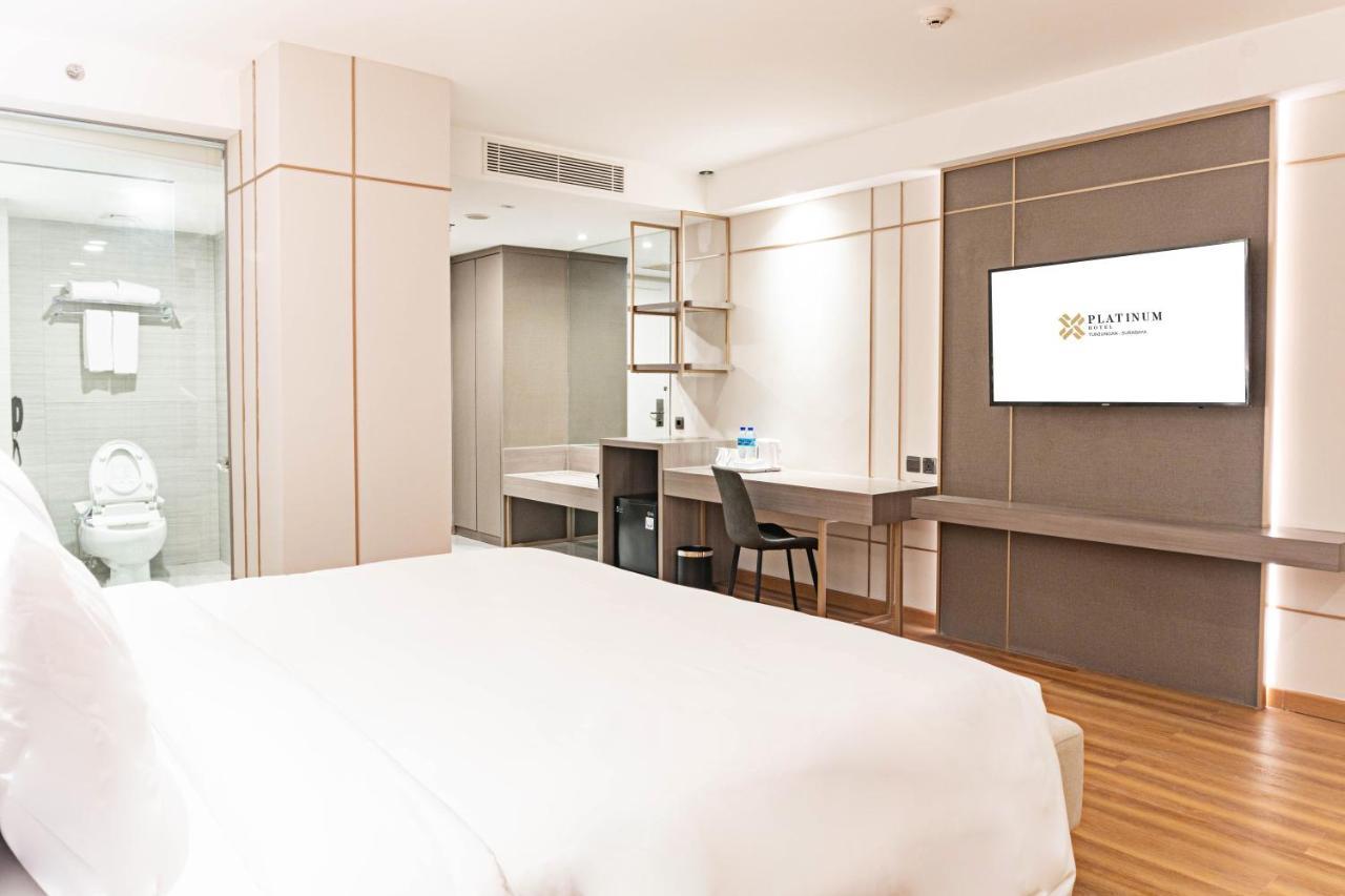 Platinum Hotel Tunjungan Surabaya Esterno foto