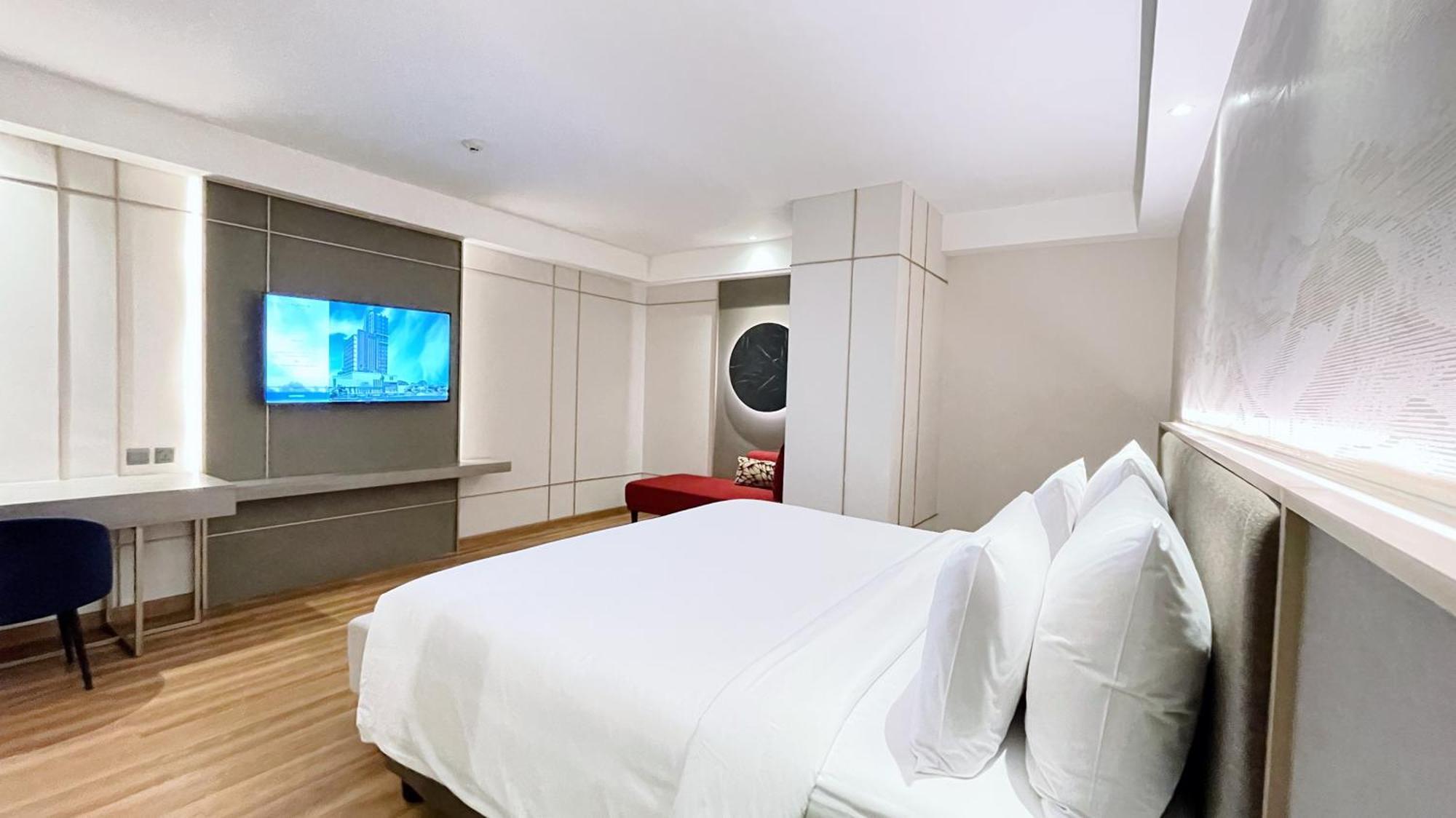 Platinum Hotel Tunjungan Surabaya Esterno foto