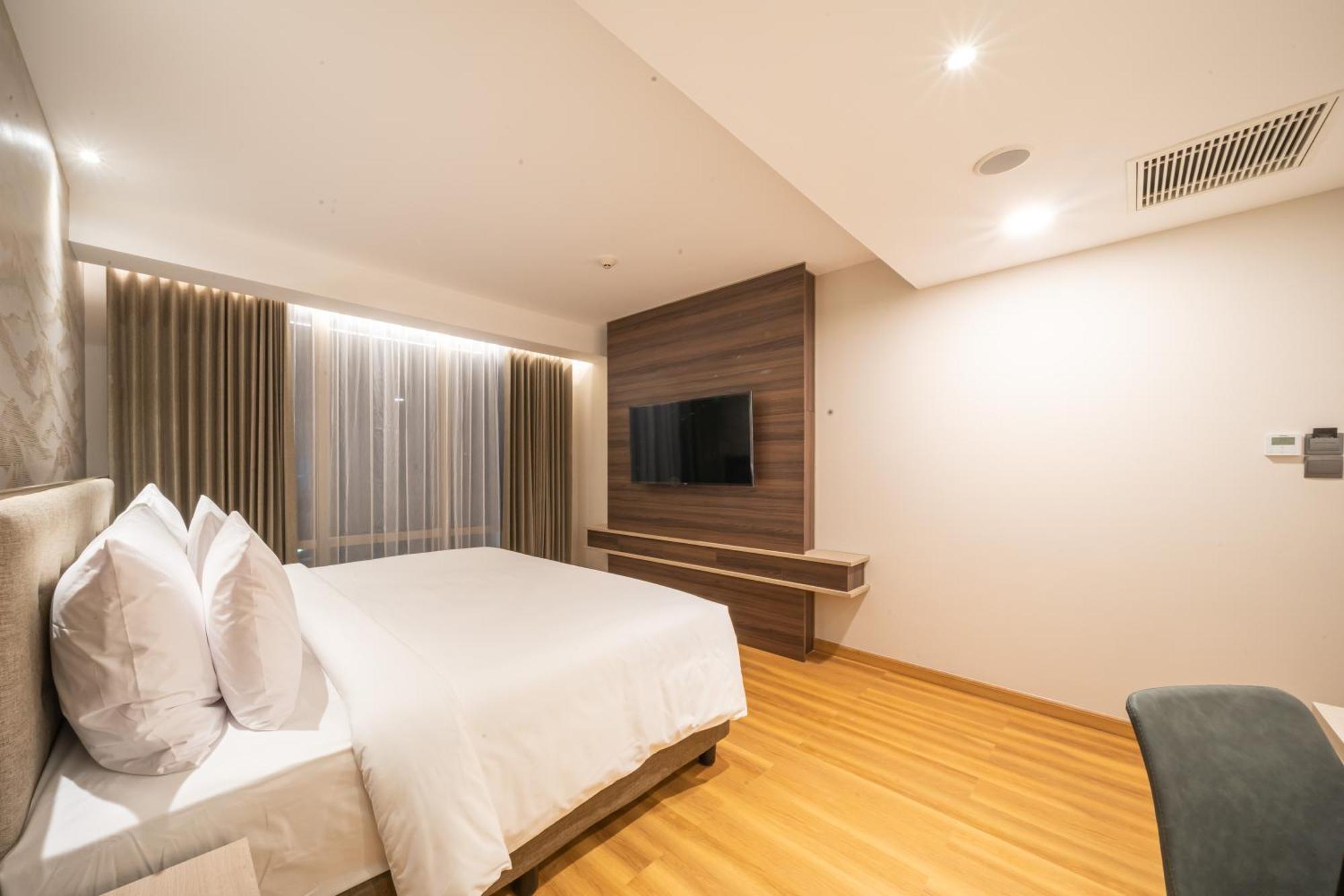 Platinum Hotel Tunjungan Surabaya Esterno foto