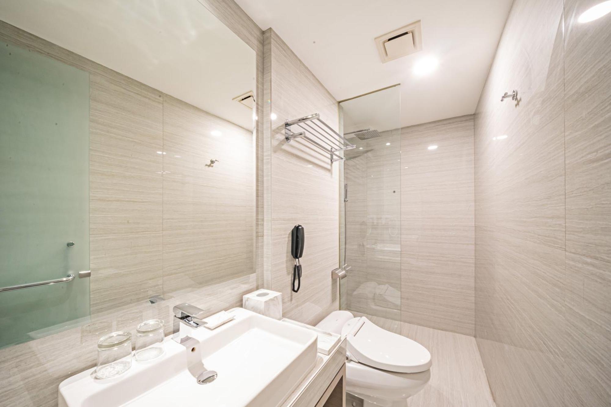 Platinum Hotel Tunjungan Surabaya Esterno foto