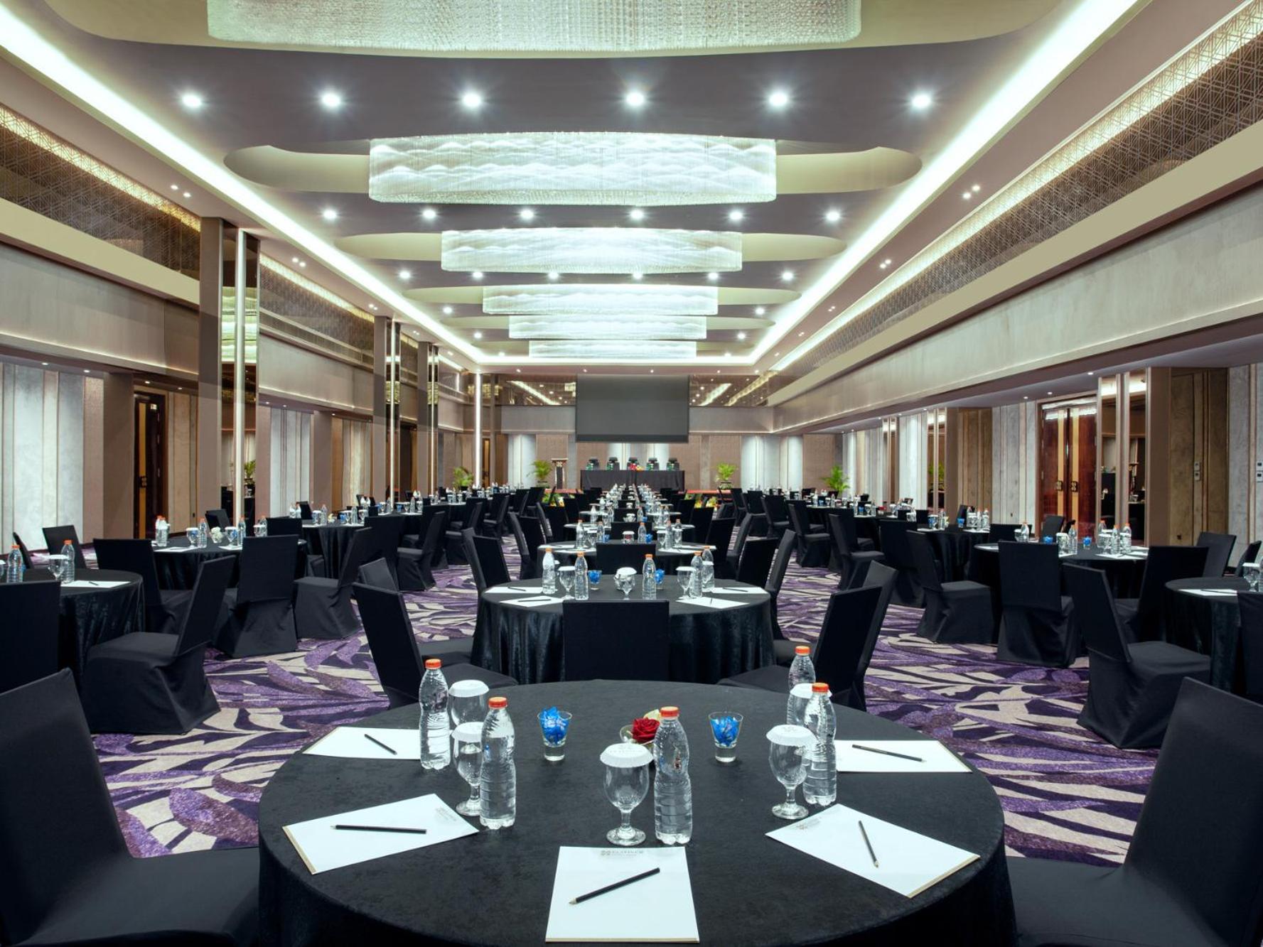 Platinum Hotel Tunjungan Surabaya Esterno foto