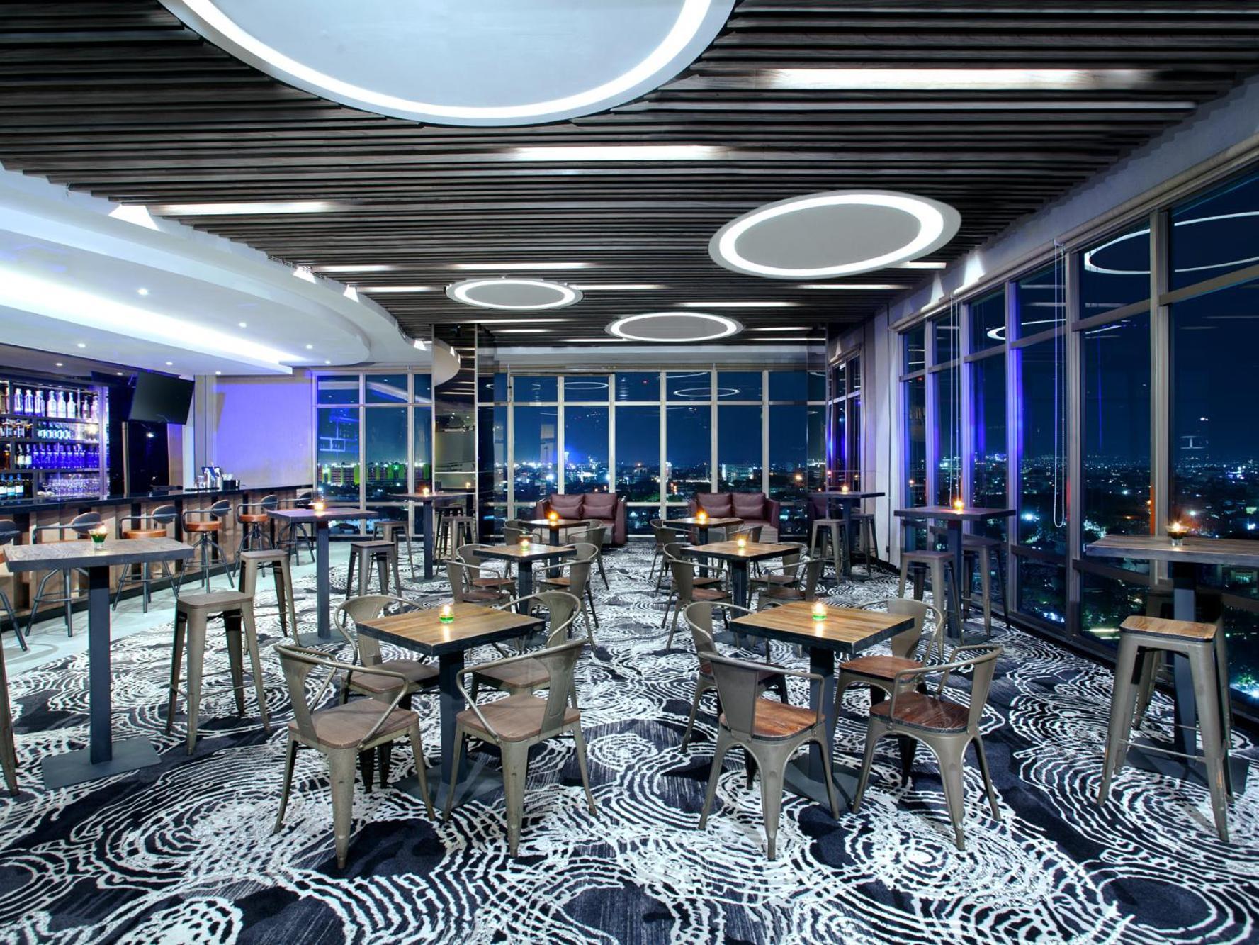 Platinum Hotel Tunjungan Surabaya Esterno foto