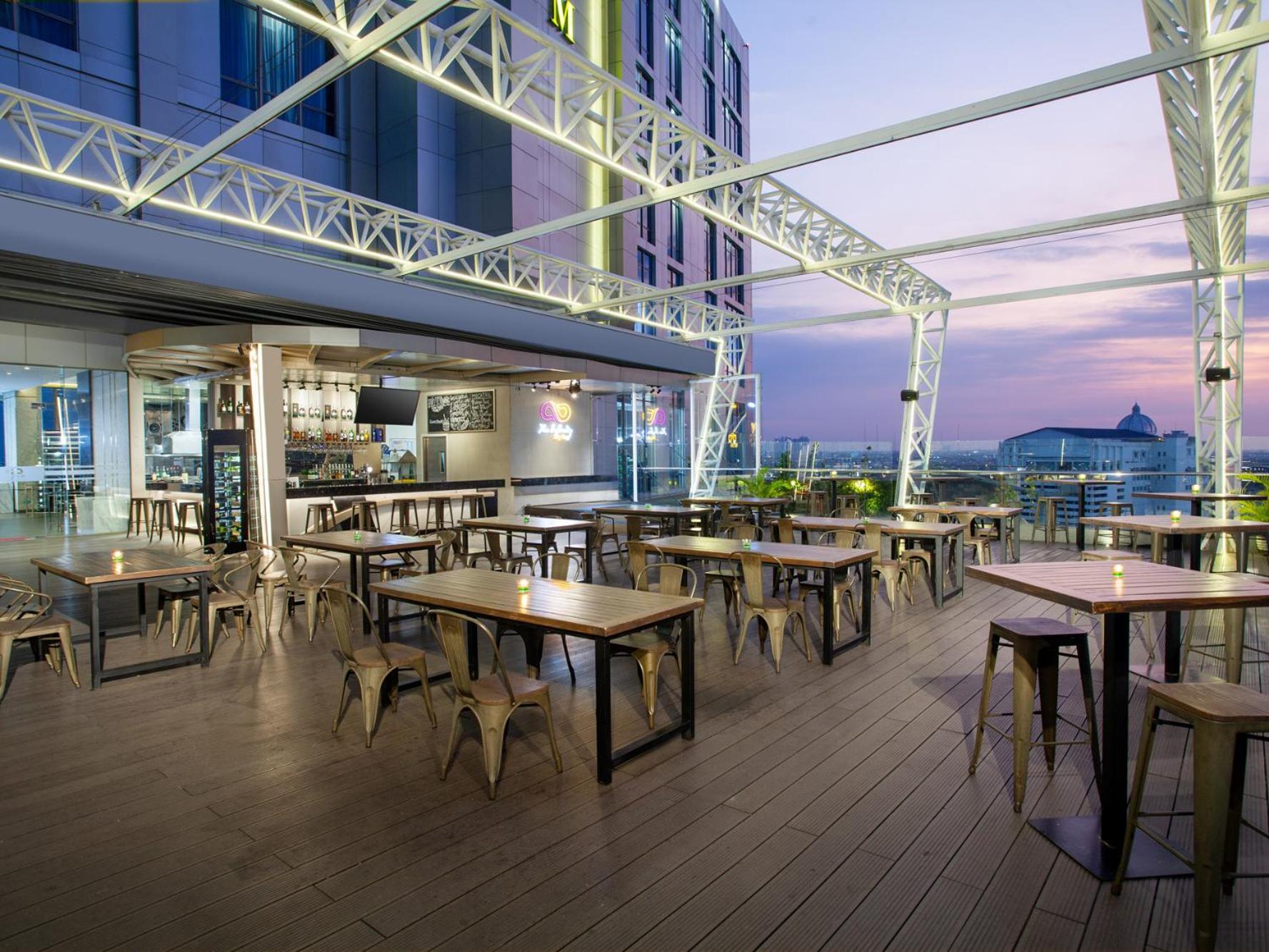 Platinum Hotel Tunjungan Surabaya Esterno foto