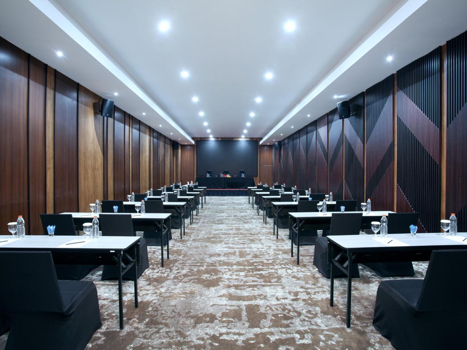 Platinum Hotel Tunjungan Surabaya Esterno foto